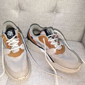 Size 10 women's Columbia Sneakers